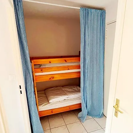 Joli 2 Pieces Climatise Dans Avec Piscine *